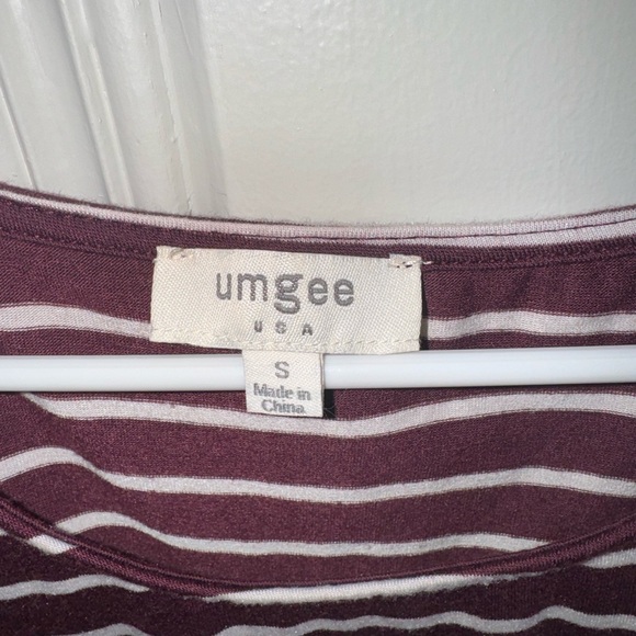 Maroon and White Striped Umgee Blouse with Flowy Pink Bottom Size Small - Picture 5 of 9